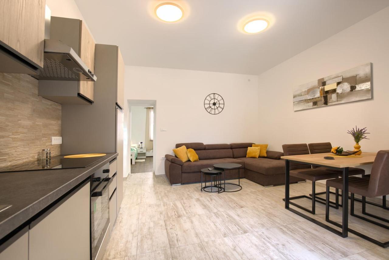 Amphitheater 3+2 Modern Apartment With Terrace, Wifi, Netflix Póla Kültér fotó